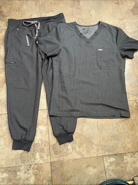 Figs Charcoal Gray Unisex Scrub Top and Jogger Set